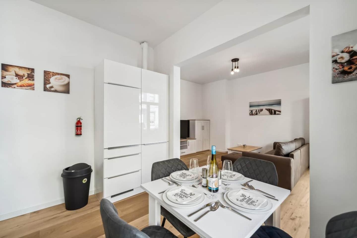Infinity Stay Ferienapartments Rheinstrasse Вильгельмсхафен Экстерьер фото
